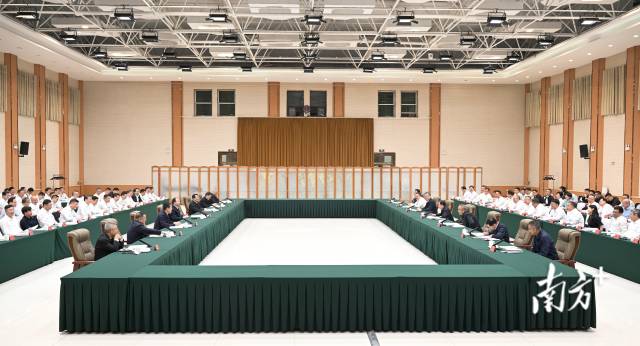6日上午，广东省·新疆维吾尔自治区及新疆生产建设兵团对口支援工作座谈会在喀什召开。南方+记者 王辉 摄