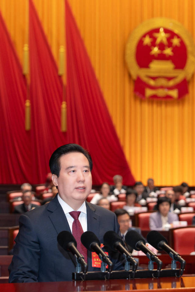 1月27日，省十四届人大五次会议举行第二次全体会议。省人大常委会主任黄楚平作常委会工作报告。