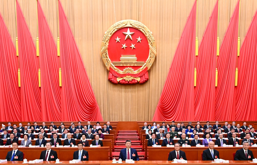 　　3月5日，第十四届全国人民代表大会第四次会议在北京人民大会堂开幕。党和国家领导人习近平、李强、王沪宁、蔡奇、丁薛祥、李希、韩正等出席大会。新华社记者 谢环驰 摄